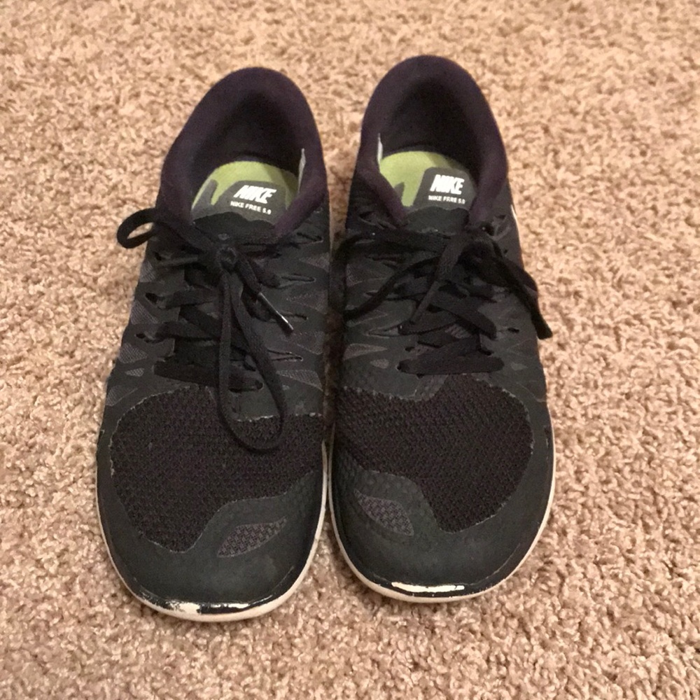 black nike free runs